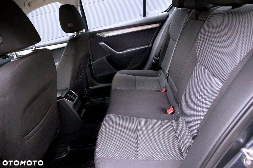 Skoda Octavia 2.0 TDI Edition DSG - 16