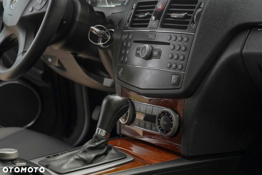 Mercedes-Benz Klasa C 300 7G-TRONIC SPORT EDITION - 28
