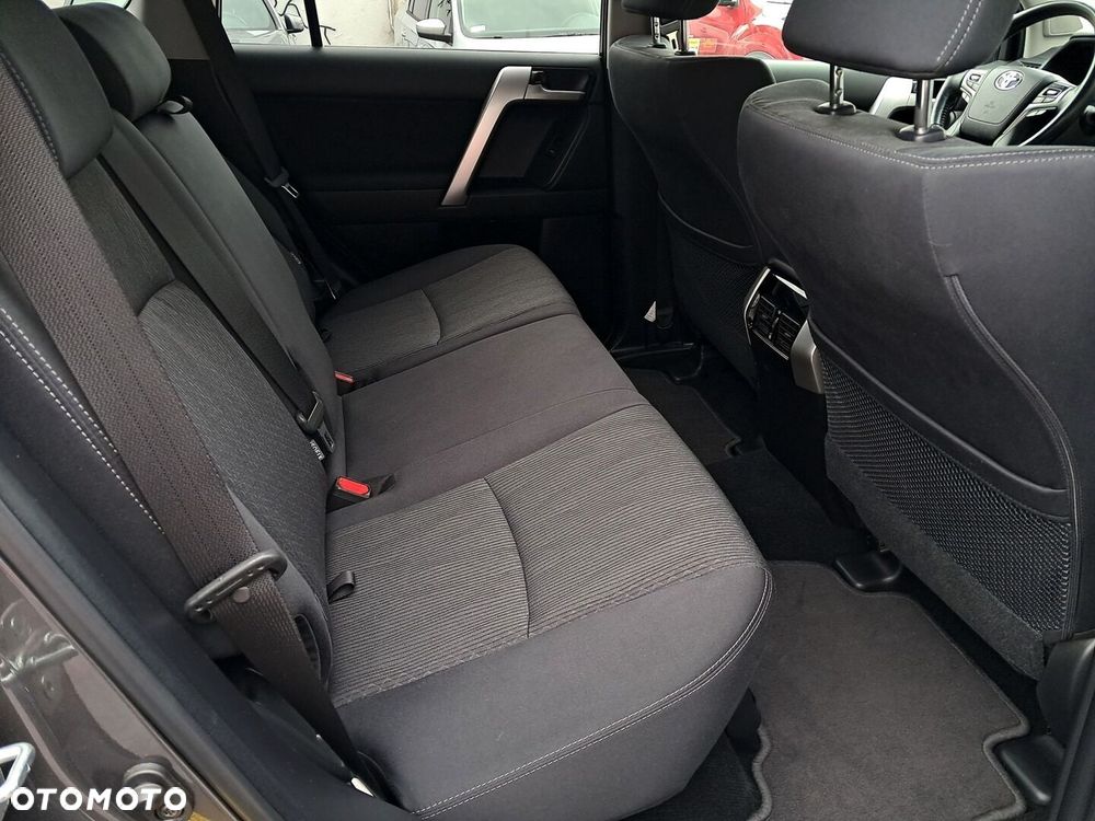 Toyota Land Cruiser LC 2.8 D-4D Prestige - 11