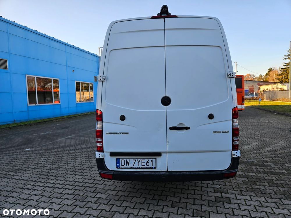 Mercedes-Benz Sprinter - 16