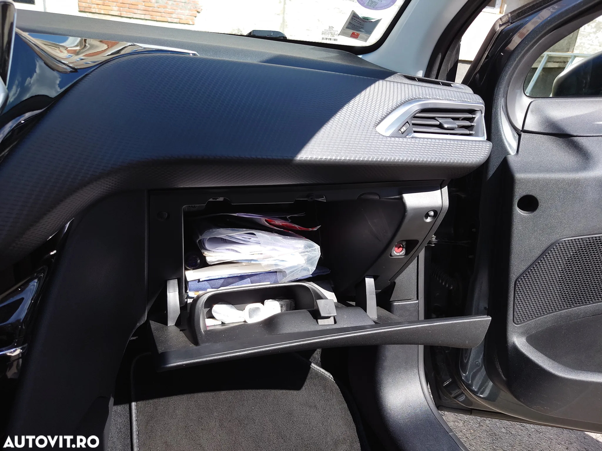 Peugeot 208 1.2 L PureTech Allure - 18