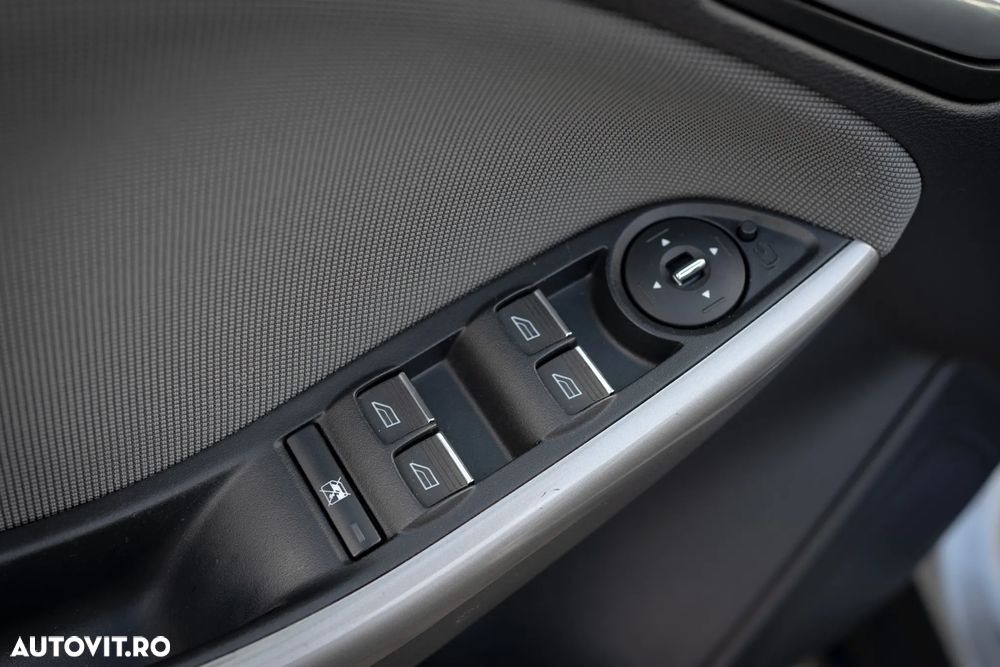 Ford Focus 1.6 TDCI DPF Champions Edition - 12