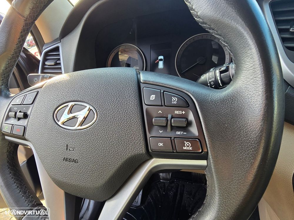 Hyundai Tucson 1.7 CRDi Executive - 26