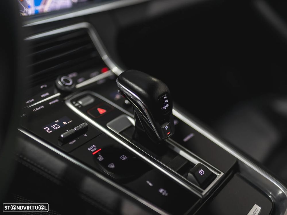 Porsche Panamera Sport Turismo 4 E-Hybrid Edition 10 Anos - 19