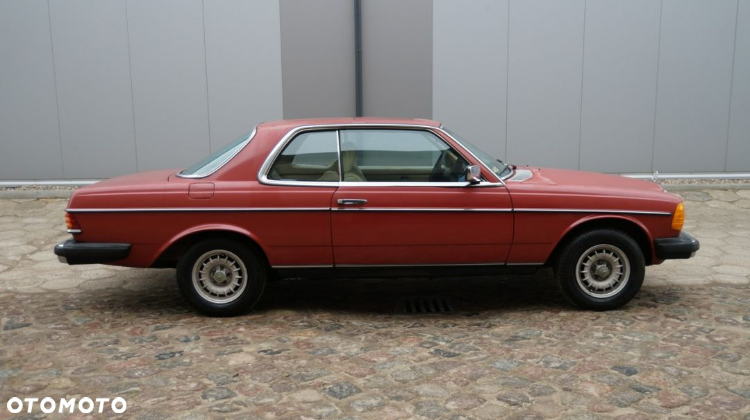 Mercedes-Benz W123 - 11