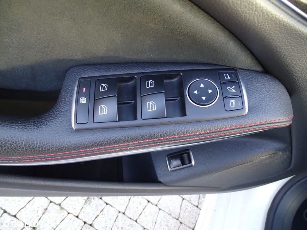 Mercedes-Benz CLA 200 7G-DCT AMG Line - 24