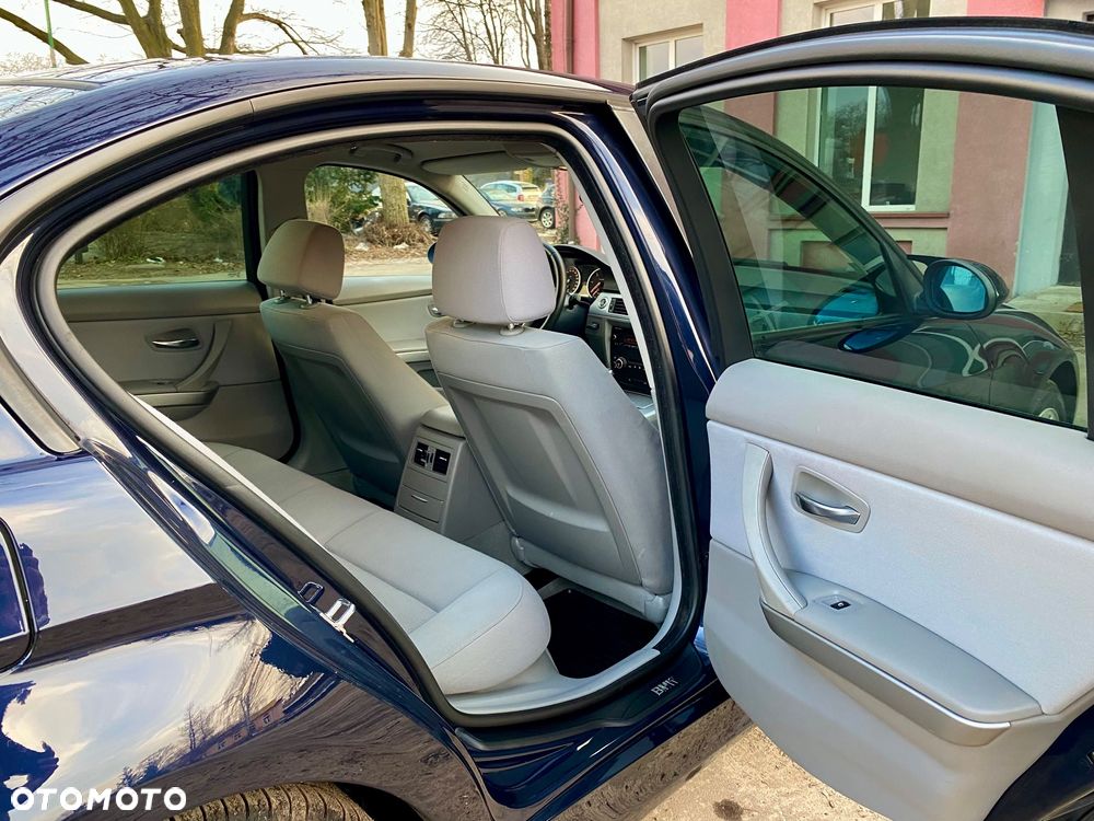 BMW Seria 3 320d - 24