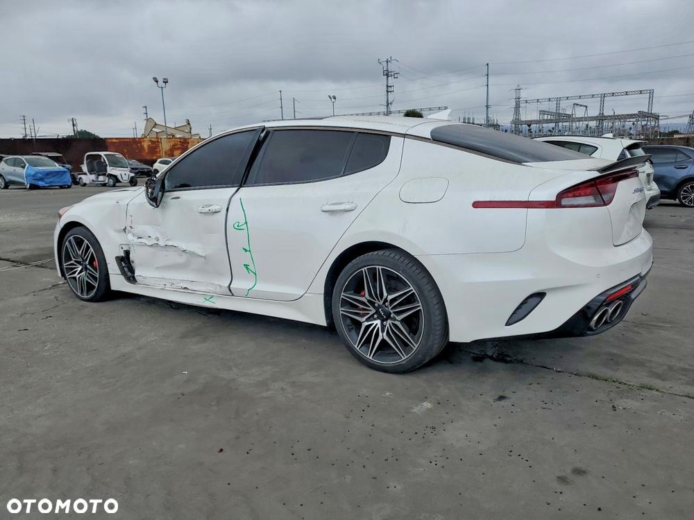 Kia Stinger - 3