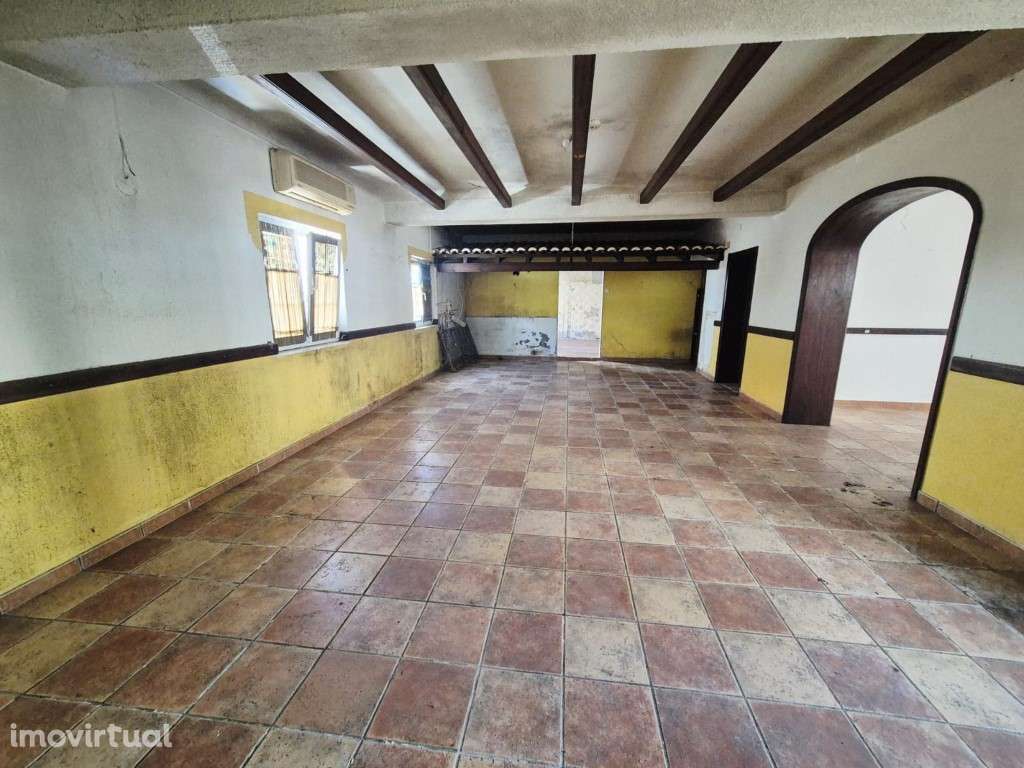 Edifício no centro de Milfontes - Grande imagem: 3/28