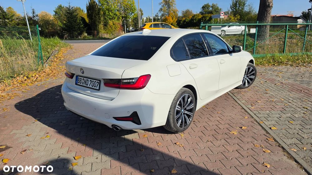BMW Seria 3 318d Sport Line - 31