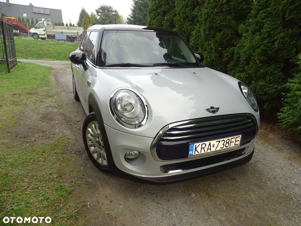 MINI Cooper Essential Trim - 4