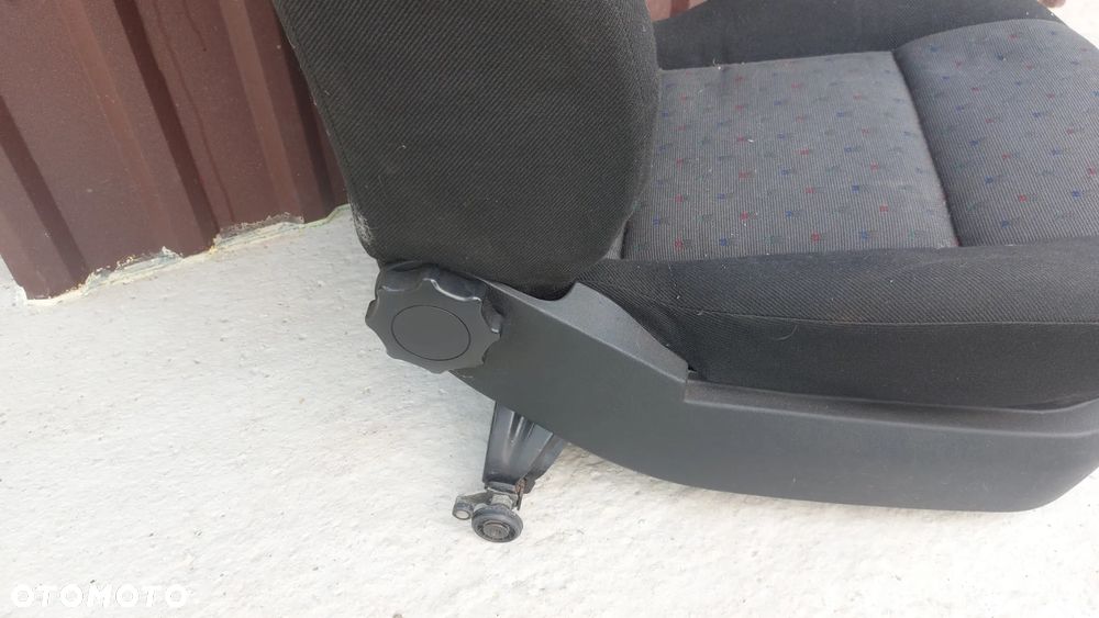 FOTEL PRAWY PASAZERA PASSAT B5 SLASK WYSYLKA - 2