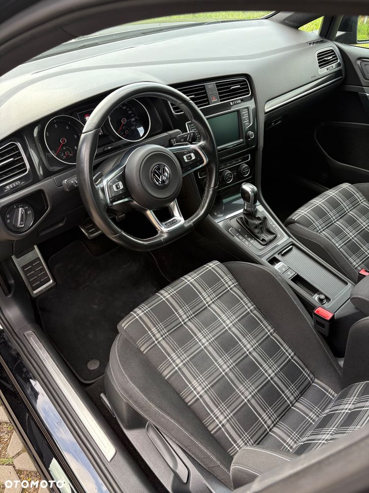 Volkswagen Golf - 14