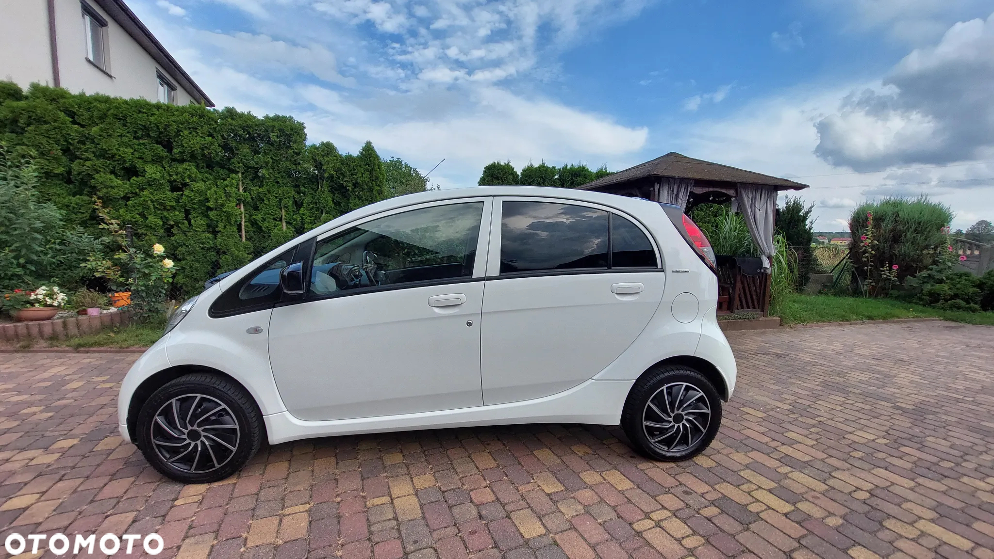 Peugeot iOn Active - 8