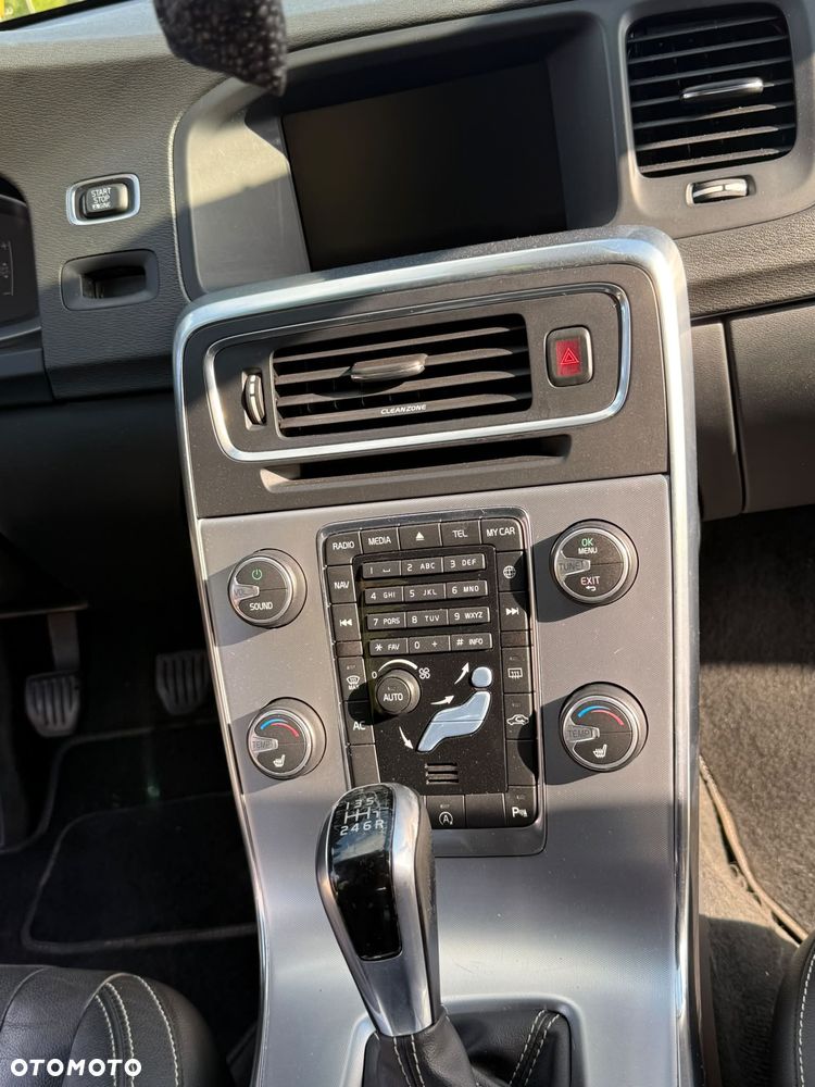 Volvo V60 D2 Drive-E Momentum - 26
