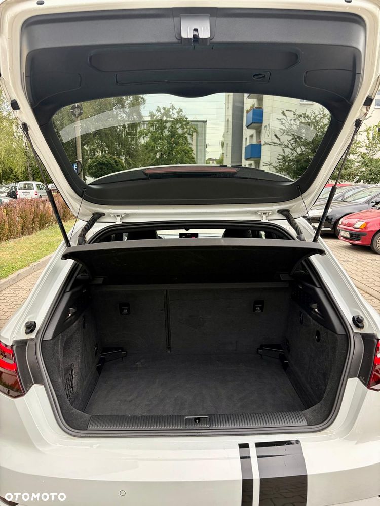 Audi A3 Sportback 2.0 TDI S line Sportpaket - 9