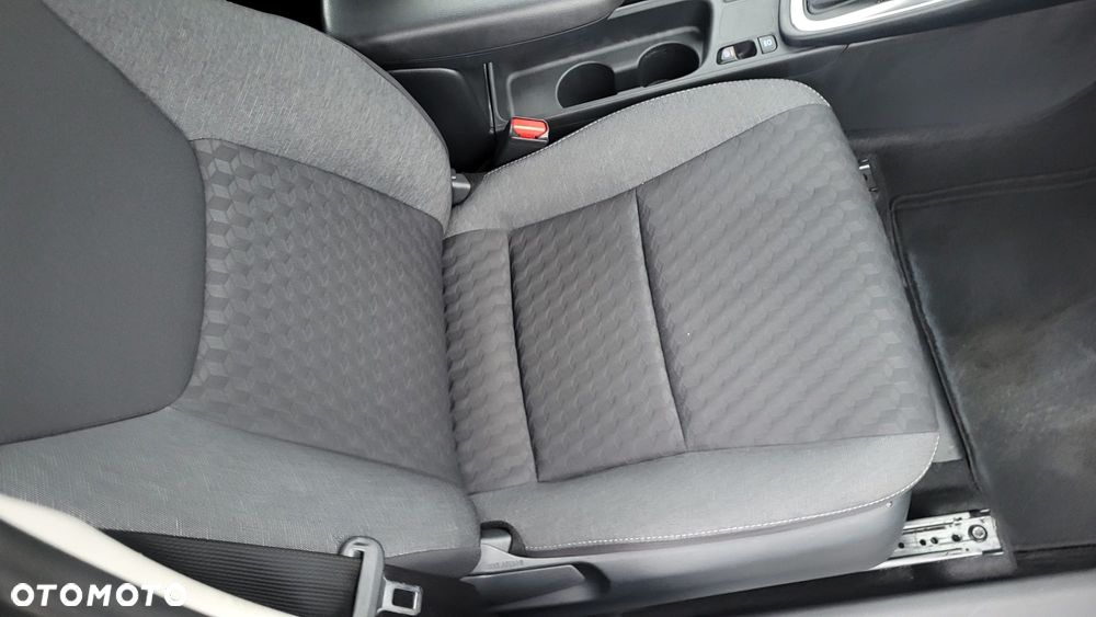 Toyota Yaris Hybrid 100 Active - 17