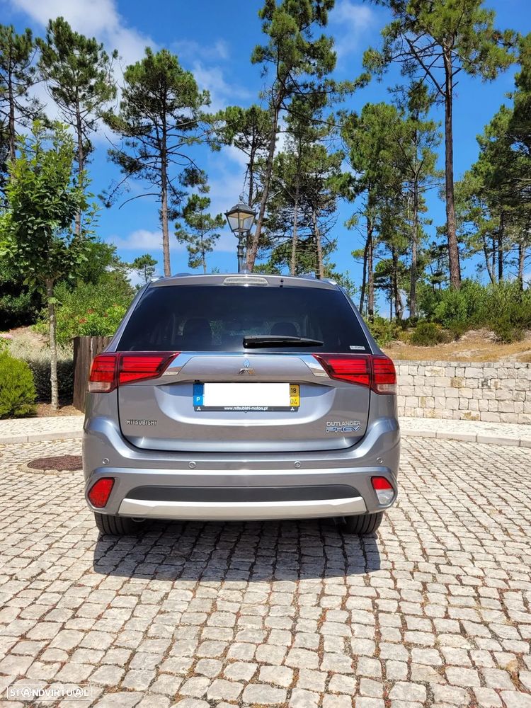 Mitsubishi Outlander 2.0 Instyle Navi - 8