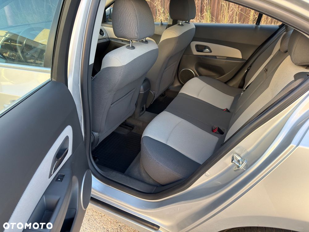 Chevrolet Cruze 1.8 LS - 12
