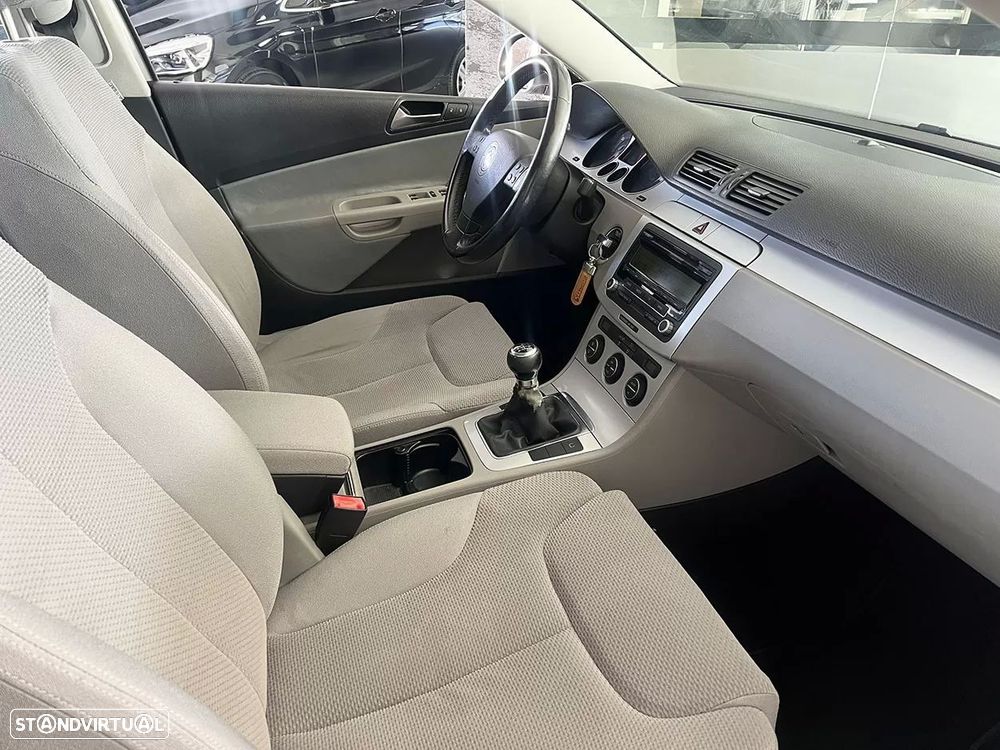 VW Passat Variant 2.0 TDI Confortline - 22