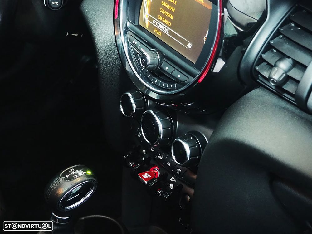 MINI 5 Portas Cooper D Aut. - 19