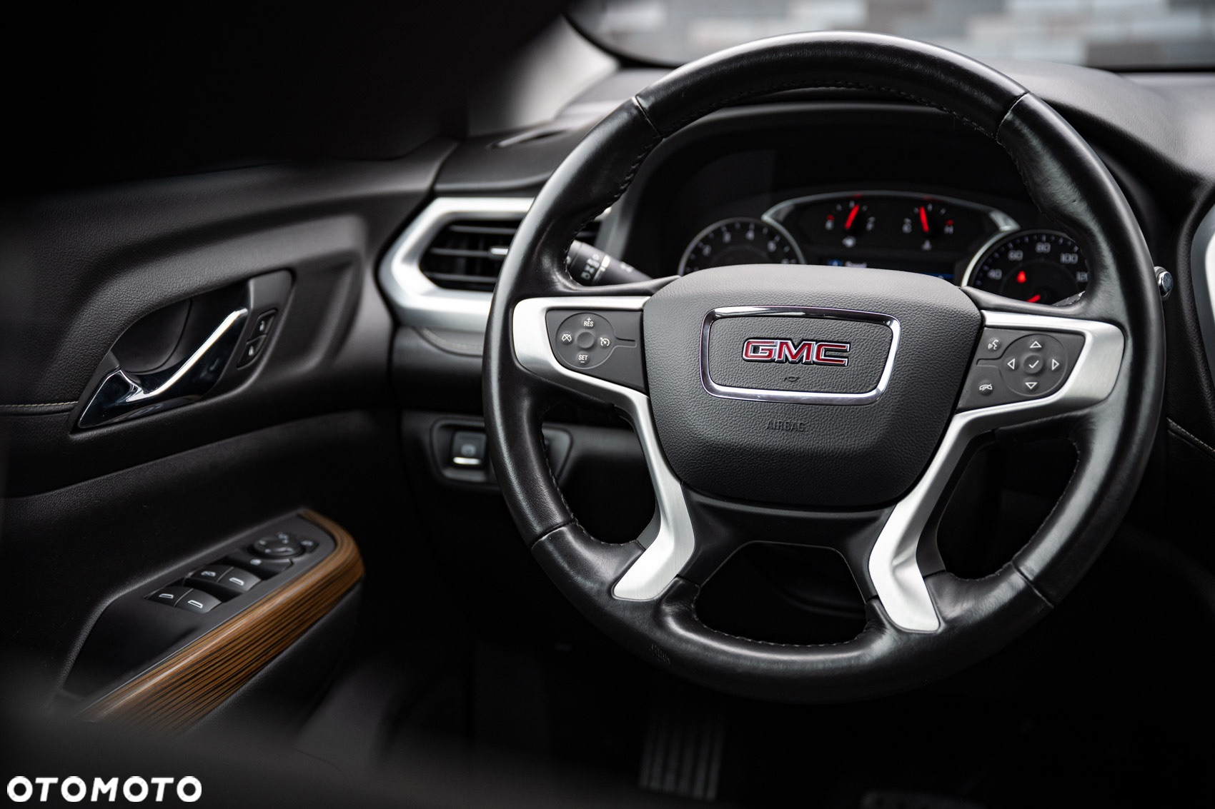 GMC Acadia - 12