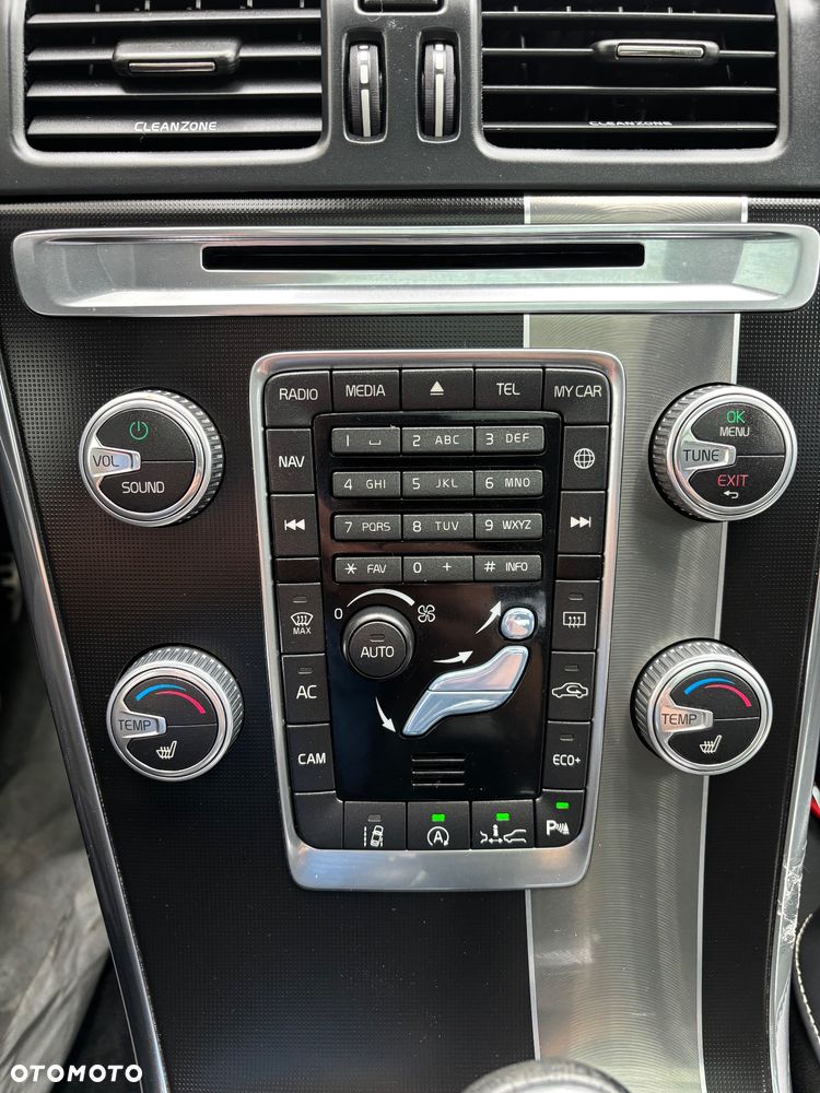 Volvo XC 60 D4 AWD Geartronic RDesign - 20
