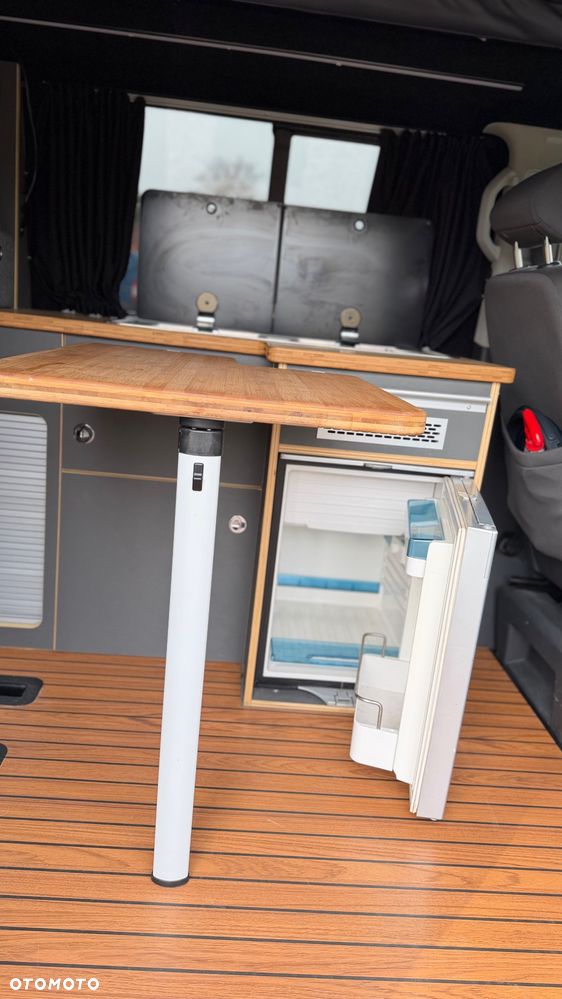 Volkswagen Caravelle - 8