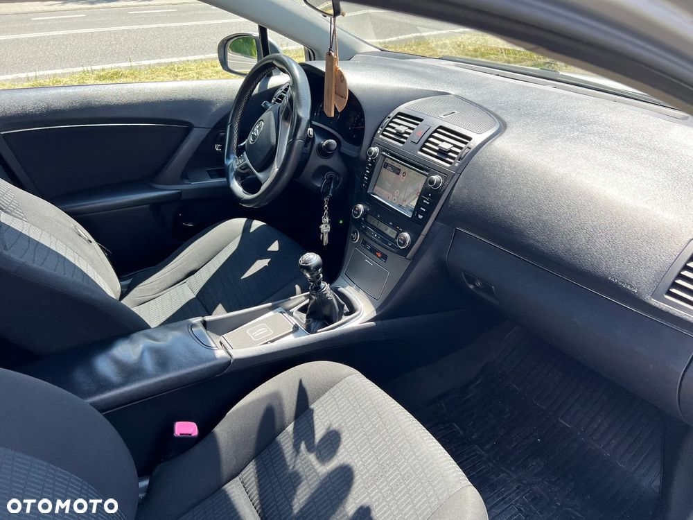 Toyota Avensis 2.0 Executive - 8