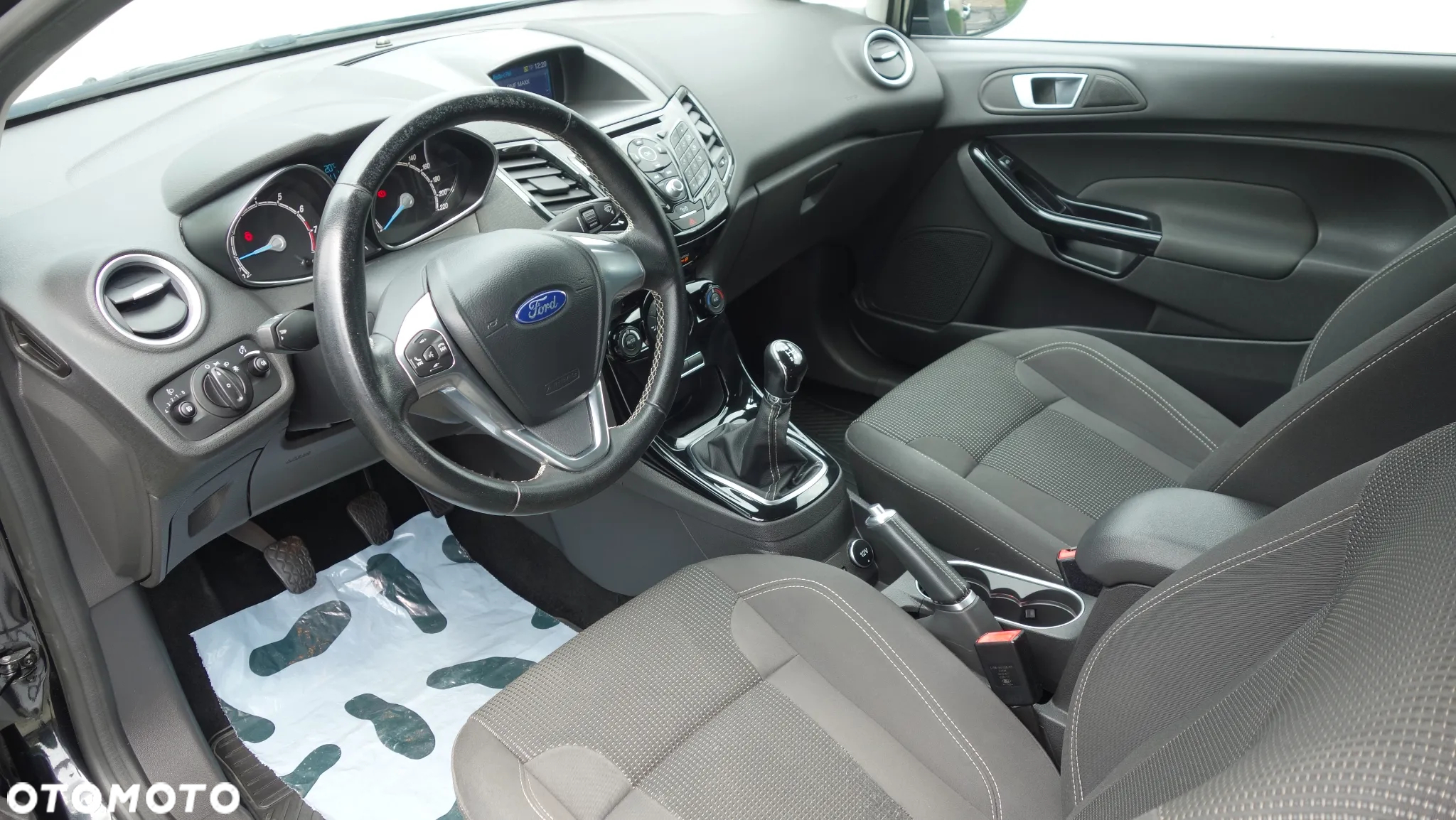 Ford Fiesta 1.0 EcoBoost Titanium - 12