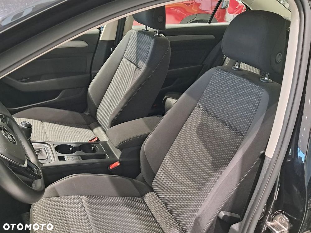 Volkswagen Passat 2.0 TDI BMT Trendline - 19