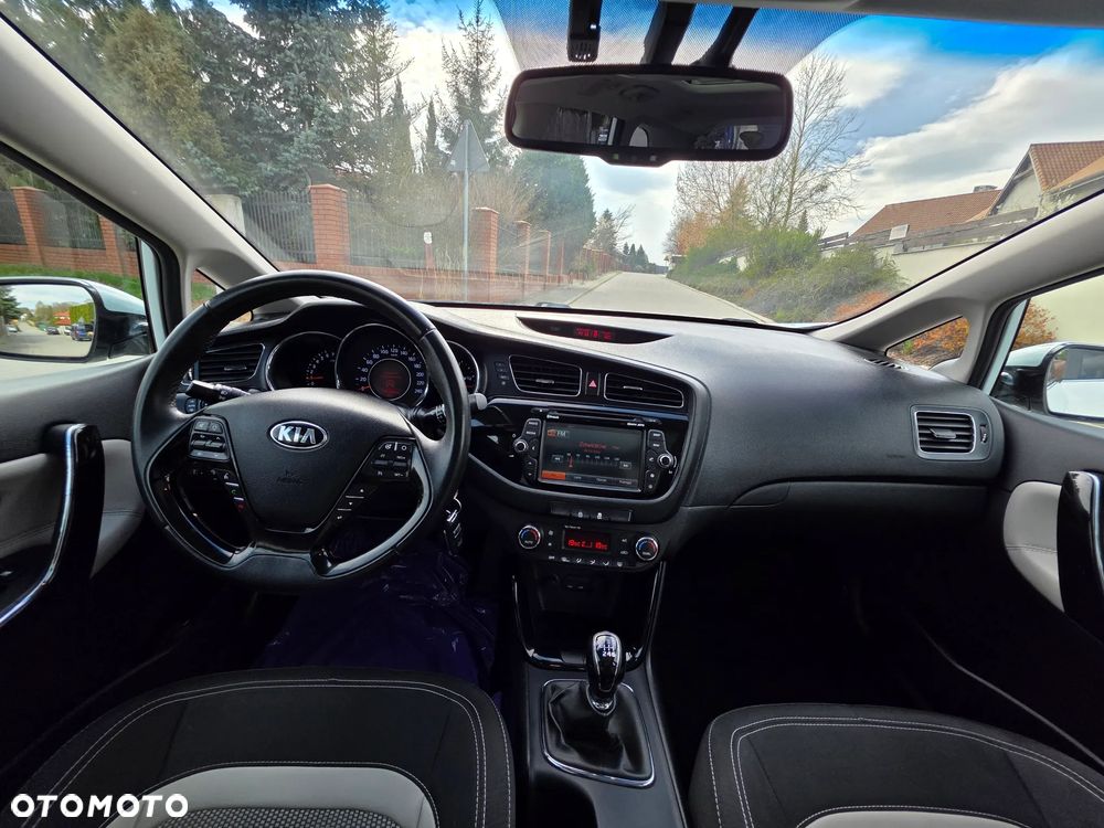 Kia Ceed 1.6 GDI Fifa World Cup Edition - 4