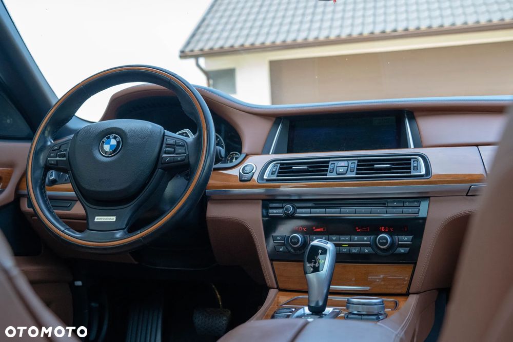 BMW Seria 7 750Ld xDrive - 21