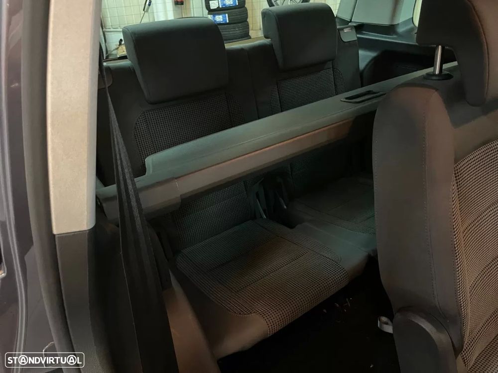 VW Touran 2.0 TDI Blue.Confortline 7L - 19