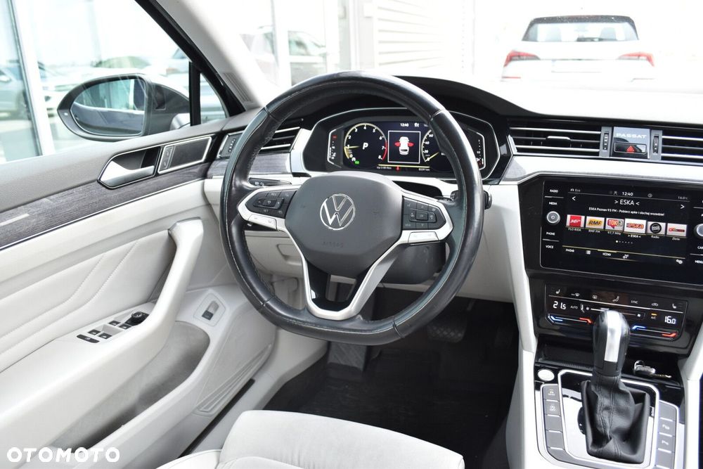 Volkswagen Passat Variant 1.5 TSI EVO Elegance DSG - 10