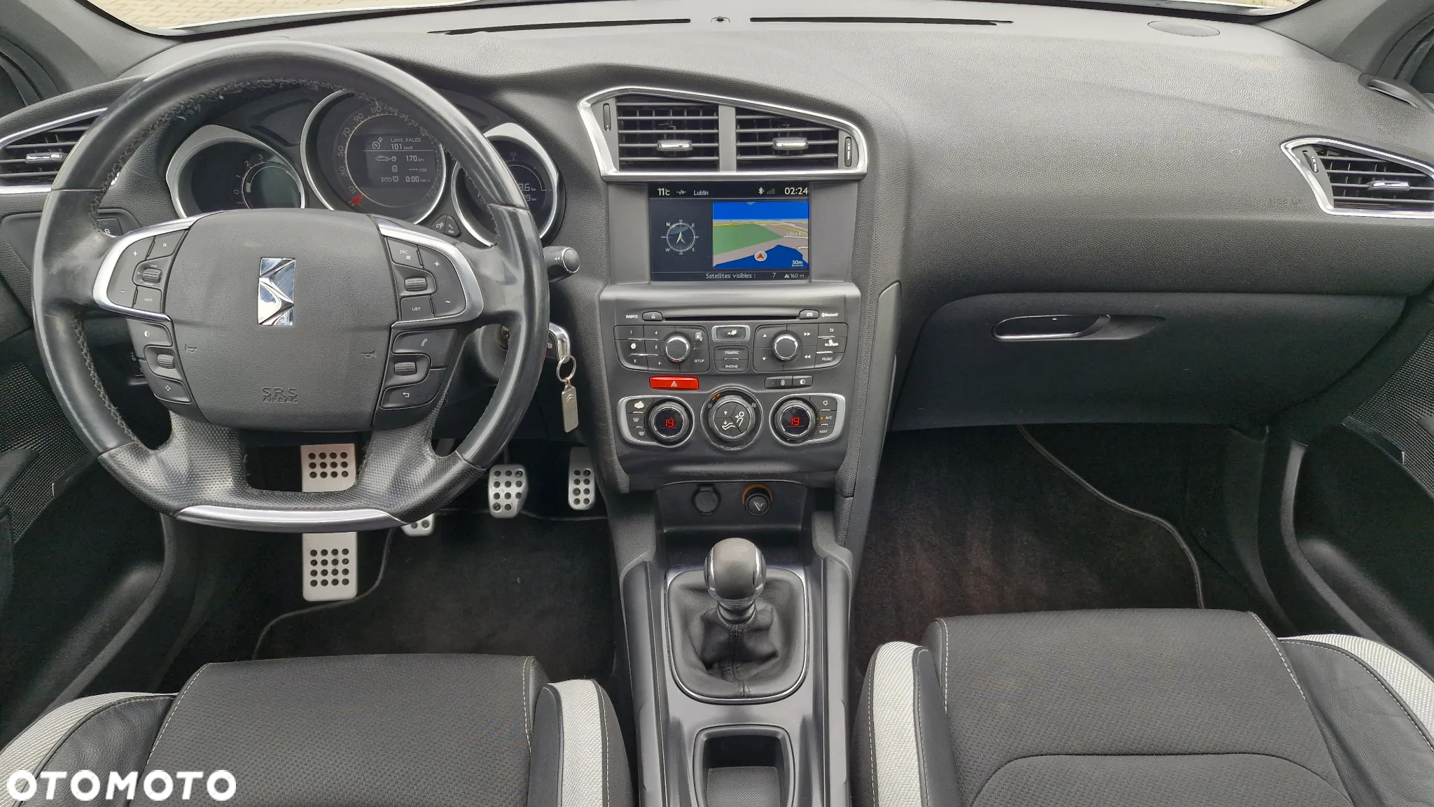 Citroën DS4 e-HDi 115 SoChic - 12