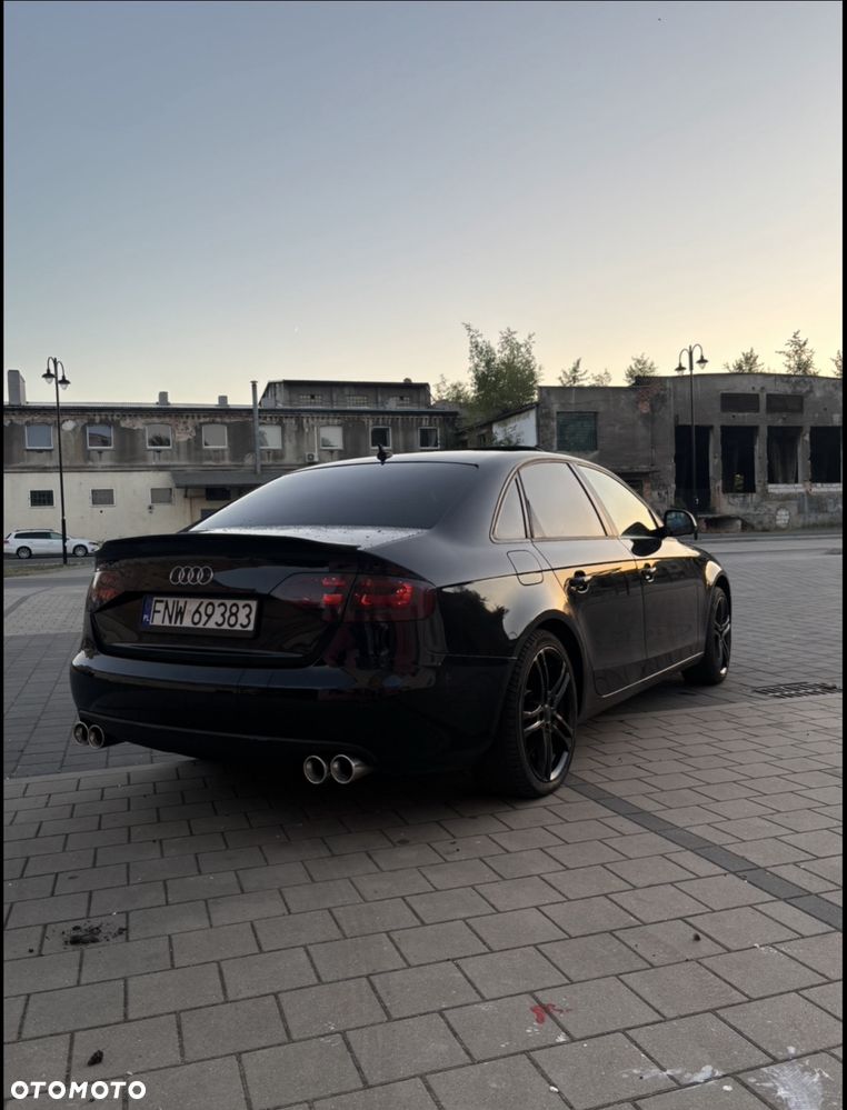 Audi A4 Limousine - 4