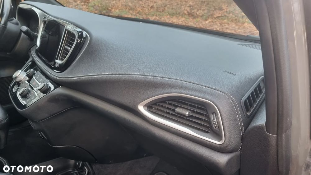 Chrysler Pacifica - 23