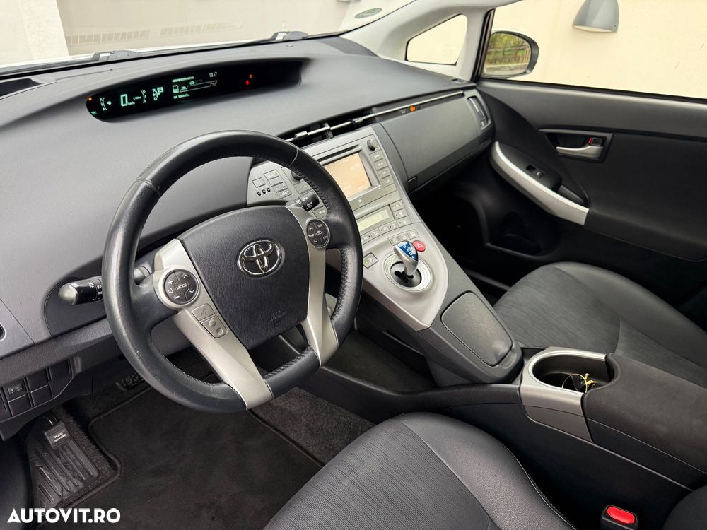 Toyota Prius Sol Plus - 13