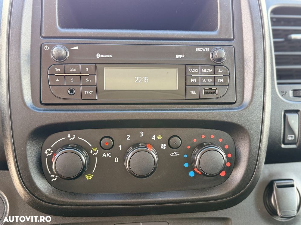 Renault Trafic Combi L1H1 8+1 Authentique - 4