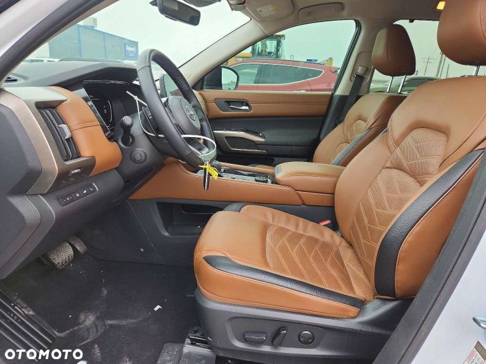 Nissan Pathfinder - 8