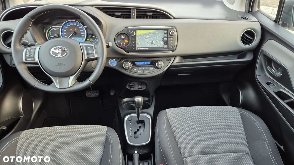 Toyota Yaris Hybrid 100 Premium - 13
