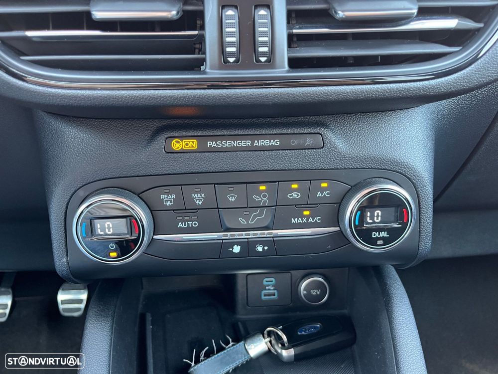 Ford Kuga 2.0 EcoBlue Hybrid ST-LINE - 28