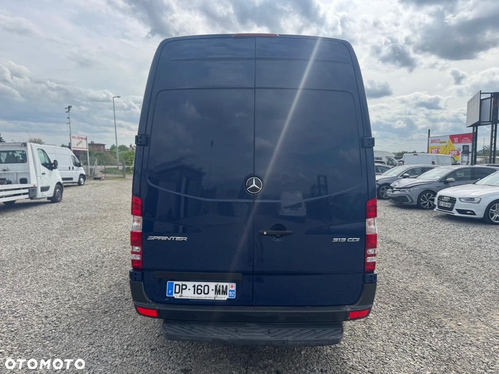 Mercedes-Benz Sprinter - 4