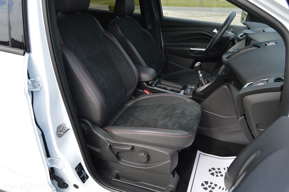 Ford Kuga 1.5 EcoBoost 2x4 ST-Line - 29