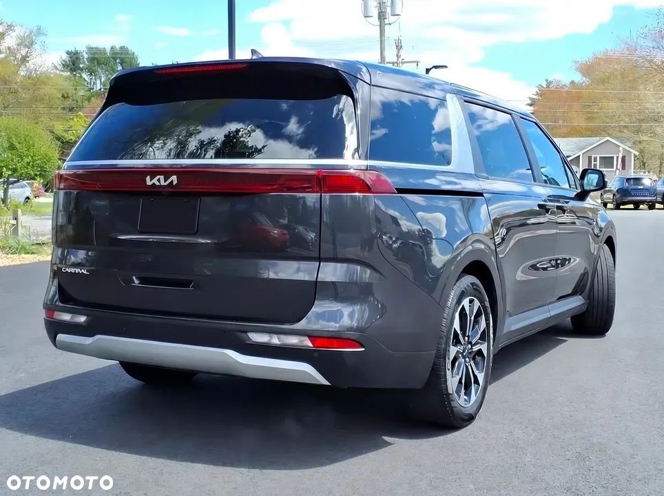 Kia Carnival - 6