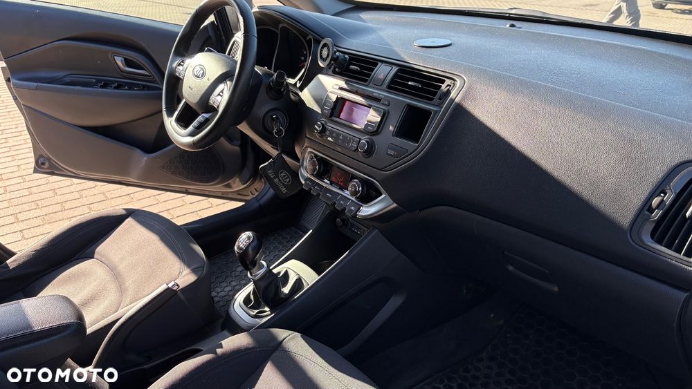 Kia Rio 1.4 L - 11