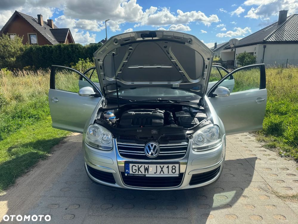 Volkswagen Jetta 1.6 Comfortline - 16