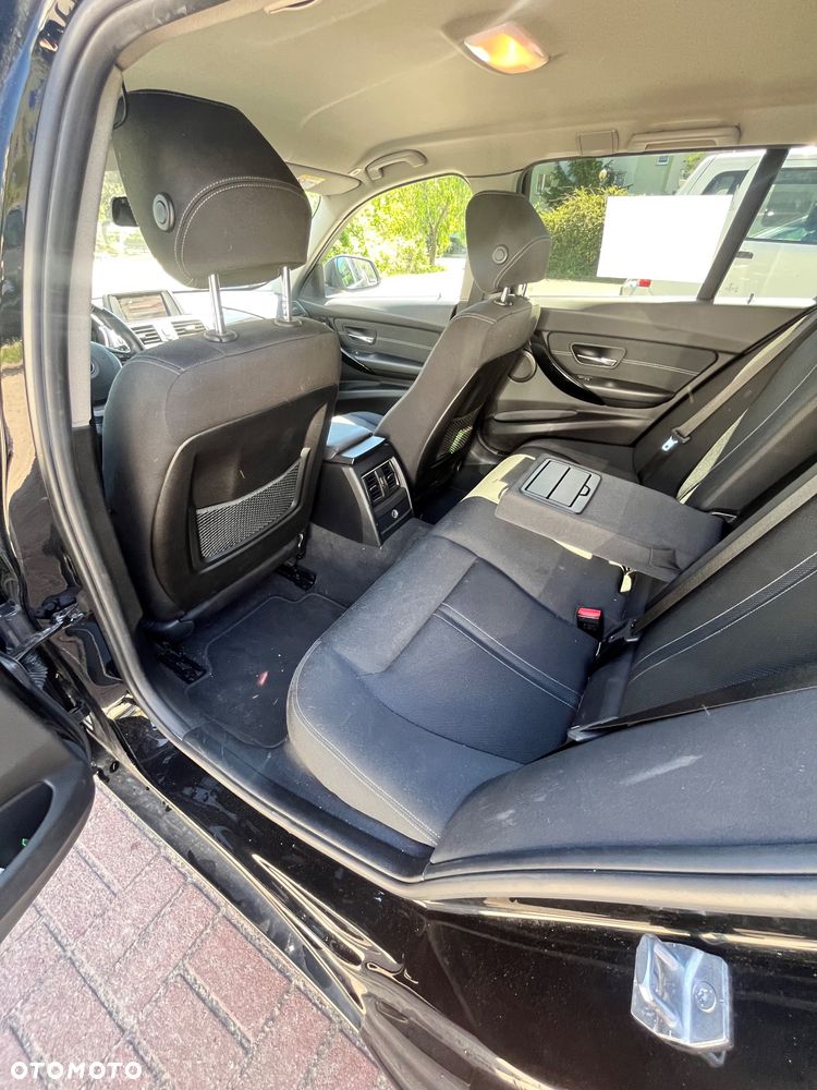 BMW Seria 3 320i xDrive Advantage - 9
