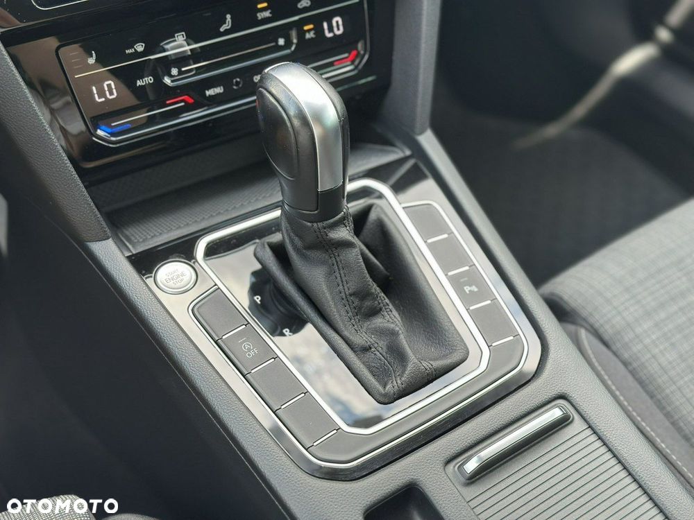 Volkswagen Passat - 22